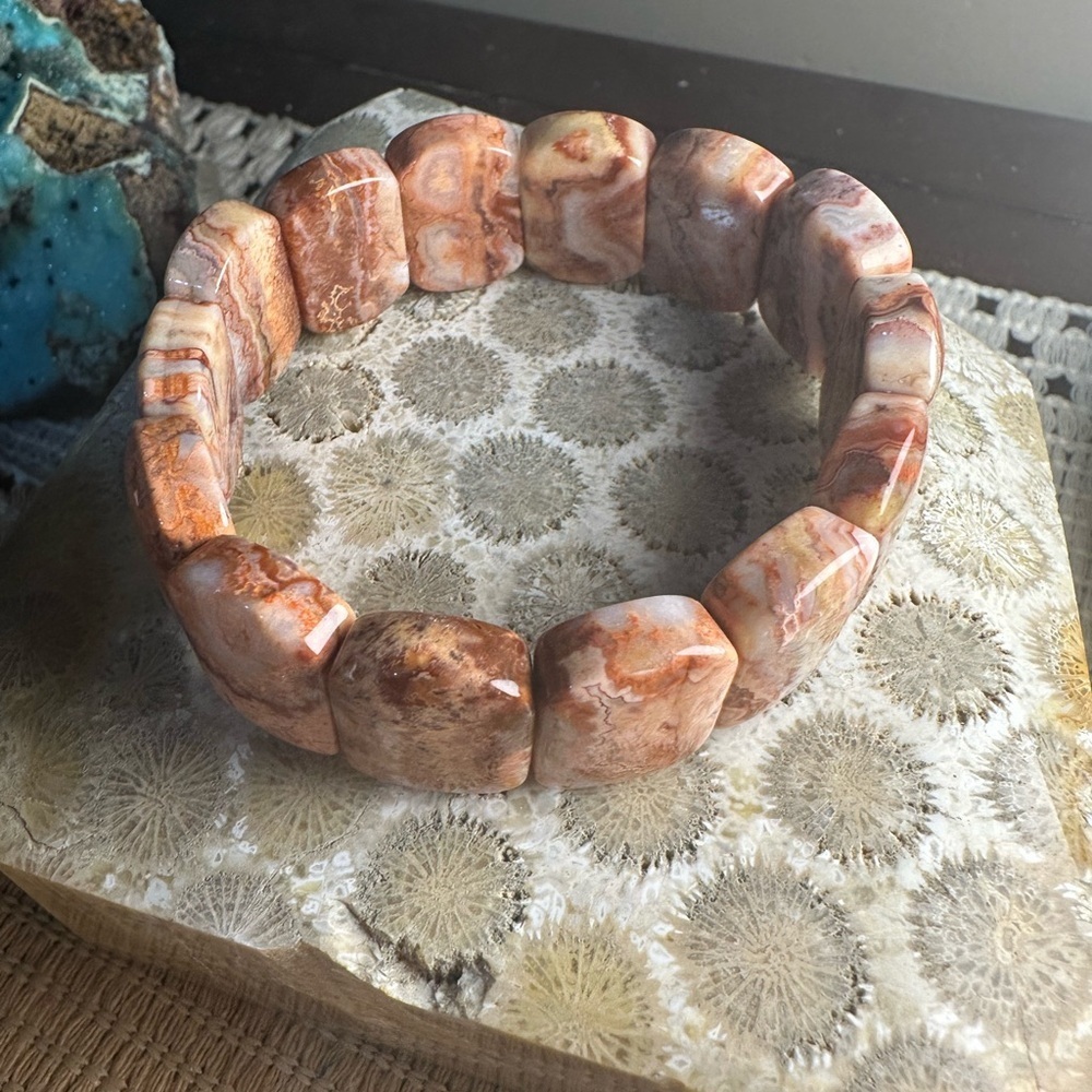 Banded Agate Beaded Elastic Bracelet - Picture 11 of 13